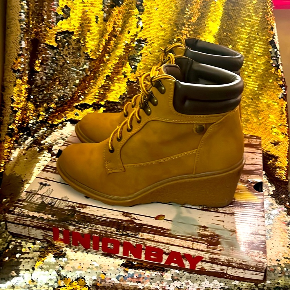 Wheat unionbay wedge boots